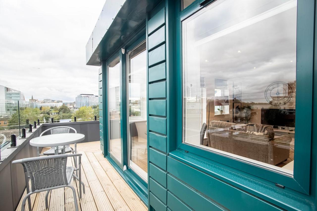 Апартаменты Two Bed Flat With Wrap Around Terrace Near Legoland, Windsor, Tube Station Слау Экстерьер фото