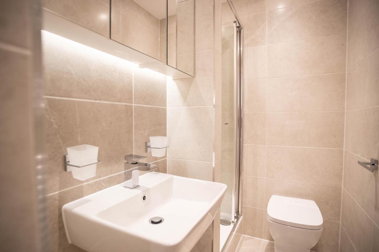 Апартаменты Two Bed Flat With Wrap Around Terrace Near Legoland, Windsor, Tube Station Слау Экстерьер фото